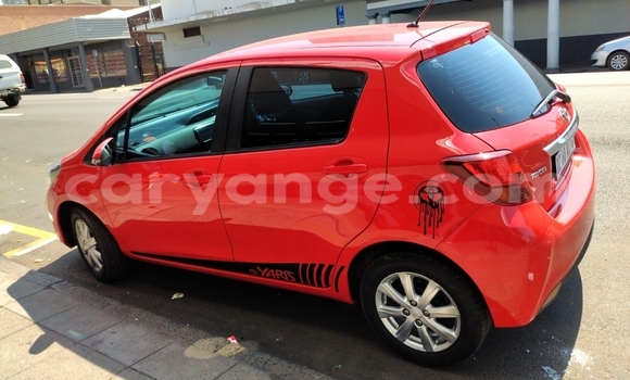 Acheter Occasion Voiture Toyota Yaris Rouge à Windhoek, Namibie Acheter Occasion Voiture Toyota Yaris Rouge à Windhoek, Namibie