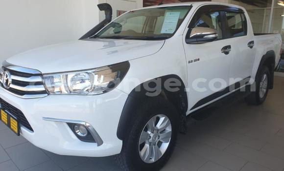Buy Used Toyota Hilux White Car in Gobabis in Omaheke