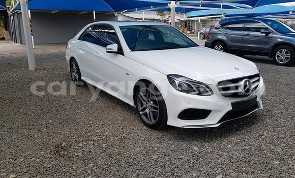 Buy Used Mercedes Viano White Car in Bethanien in Karas