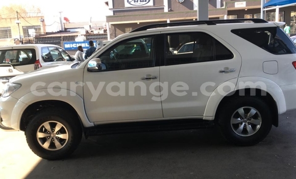 Acheter Occasion Voiture Toyota Fortuner Blanc à Windhoek, Namibie Acheter Occasion Voiture Toyota Fortuner Blanc à Windhoek, Namibie