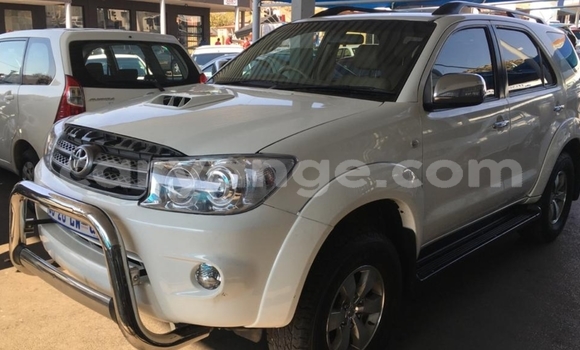 Acheter Occasion Voiture Toyota Fortuner Blanc à Windhoek, Namibie Acheter Occasion Voiture Toyota Fortuner Blanc à Windhoek, Namibie