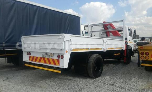 Acheter Occasion Utilitaire Mercedes‒Benz 1213 Blanc à Windhoek, Namibie Acheter Occasion Utilitaire Mercedes‒Benz 1213 Blanc à Windhoek, Namibie