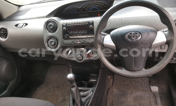 Acheter Occasion Voiture Toyota Etios Gris à Windhoek, Namibie Acheter Occasion Voiture Toyota Etios Gris à Windhoek, Namibie