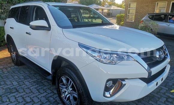 Buy Used Toyota Fortuner White Car in Gobabis in Omaheke