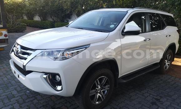 Acheter Occasion Voiture Toyota Fortuner Blanc à Gobabis, Omaheke Acheter Occasion Voiture Toyota Fortuner Blanc à Gobabis, Omaheke