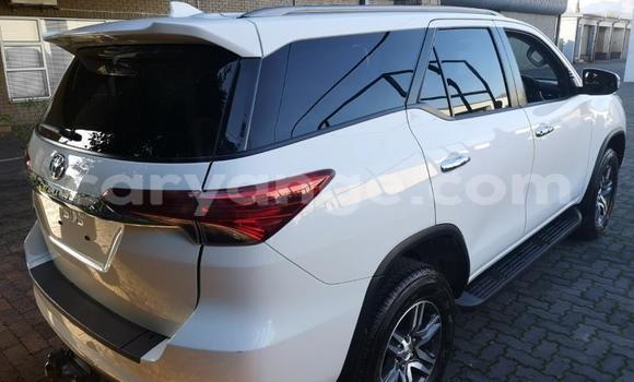 Acheter Occasion Voiture Toyota Fortuner Blanc à Gobabis, Omaheke Acheter Occasion Voiture Toyota Fortuner Blanc à Gobabis, Omaheke