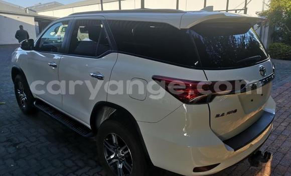 Acheter Occasion Voiture Toyota Fortuner Blanc à Gobabis, Omaheke Acheter Occasion Voiture Toyota Fortuner Blanc à Gobabis, Omaheke