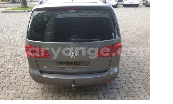 Acheter Occasion Voiture Volkswagen Touran Gris à Gobabis, Omaheke Acheter Occasion Voiture Volkswagen Touran Gris à Gobabis, Omaheke