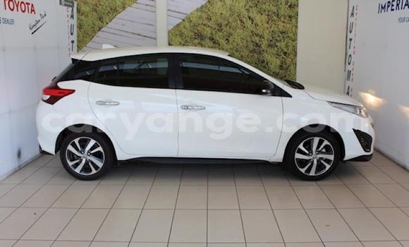 Acheter Occasion Voiture Toyota Yaris Blanc à Karasburg, Karas Acheter Occasion Voiture Toyota Yaris Blanc à Karasburg, Karas
