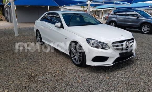 Buy Used Mercedes Viano White Car in Windhoek in Namibia