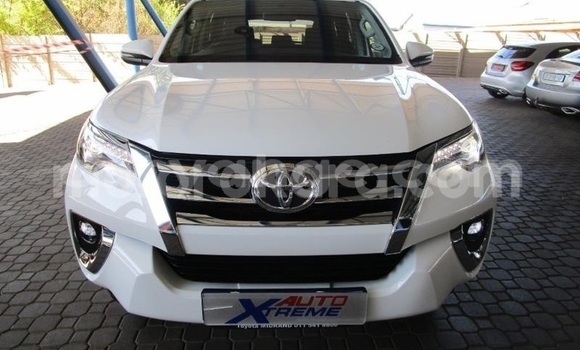 Buy Used Toyota Fortuner White Car in Windhoek in Namibia