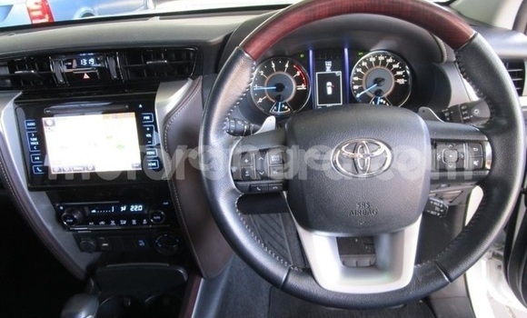 Acheter Occasion Voiture Toyota Fortuner Blanc à Windhoek, Namibie Acheter Occasion Voiture Toyota Fortuner Blanc à Windhoek, Namibie