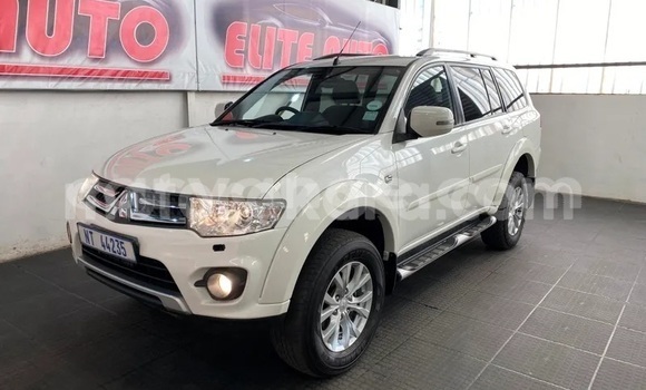 Buy Used Mitsubishi Pajero White Car in Windhoek in Namibia