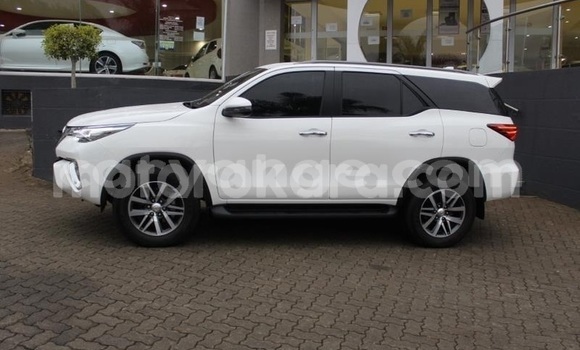 Acheter Occasion Voiture Toyota Fortuner Blanc à Windhoek, Namibie Acheter Occasion Voiture Toyota Fortuner Blanc à Windhoek, Namibie