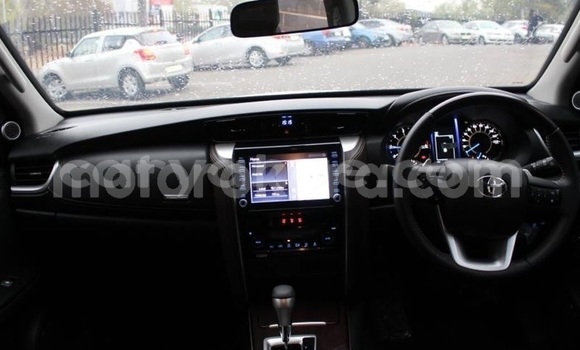 Acheter Occasion Voiture Toyota Fortuner Blanc à Windhoek, Namibie Acheter Occasion Voiture Toyota Fortuner Blanc à Windhoek, Namibie