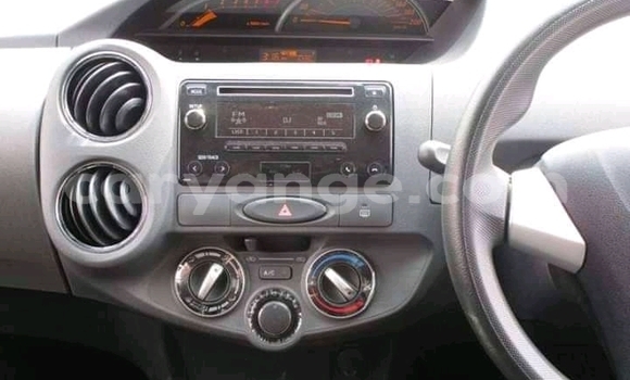 Acheter Occasion Voiture Toyota Yaris Blanc à Arandis, Kunene Acheter Occasion Voiture Toyota Yaris Blanc à Arandis, Kunene