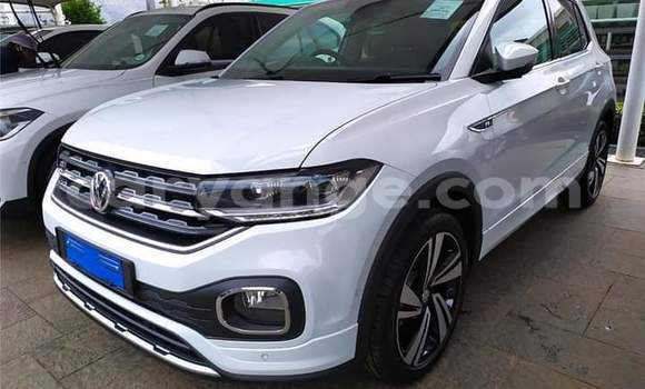 Buy Used Volkswagen T-Roc Silver Car in Swakopmund in Namibia Buy Used Volkswagen T-Roc Silver Car in Swakopmund in Namibia