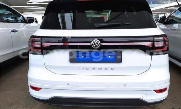 Buy Used Volkswagen T-Roc Silver Car in Swakopmund in Namibia Buy Used Volkswagen T-Roc Silver Car in Swakopmund in Namibia