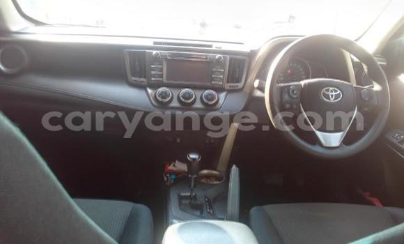 Acheter Occasion Voiture Toyota RAV4 Rouge à Windhoek, Namibie Acheter Occasion Voiture Toyota RAV4 Rouge à Windhoek, Namibie