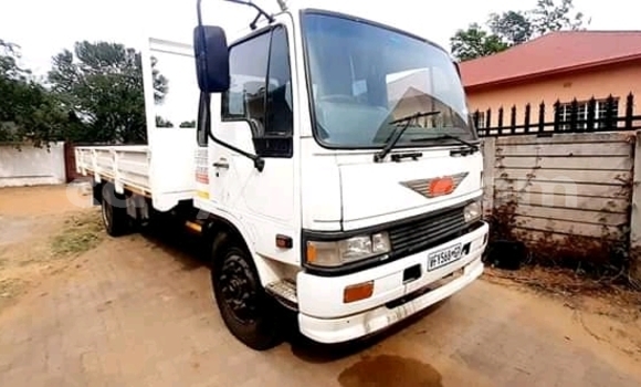 Acheter Occasion Utilitaire Hino Ranger Blanc à Arandis, Kunene Acheter Occasion Utilitaire Hino Ranger Blanc à Arandis, Kunene