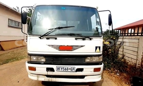 Acheter Occasion Utilitaire Hino Ranger Blanc à Arandis, Kunene Acheter Occasion Utilitaire Hino Ranger Blanc à Arandis, Kunene