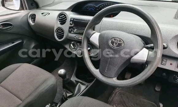 Acheter Occasion Voiture Toyota Yaris Gris à Bethanien, Karas Acheter Occasion Voiture Toyota Yaris Gris à Bethanien, Karas