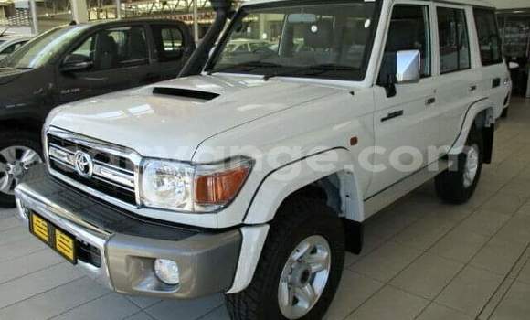 Buy Used Toyota Land Cruiser White Car in Gobabis in Omaheke Buy Used Toyota Land Cruiser White Car in Gobabis in Omaheke