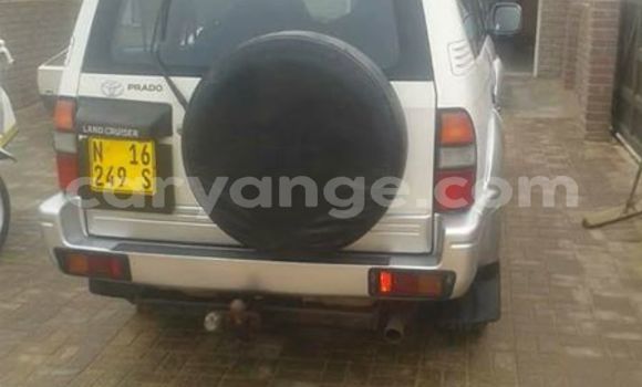 Acheter Occasion Voiture Toyota Land Cruiser Prado Blanc à Swakopmund, Namibie Acheter Occasion Voiture Toyota Land Cruiser Prado Blanc à Swakopmund, Namibie