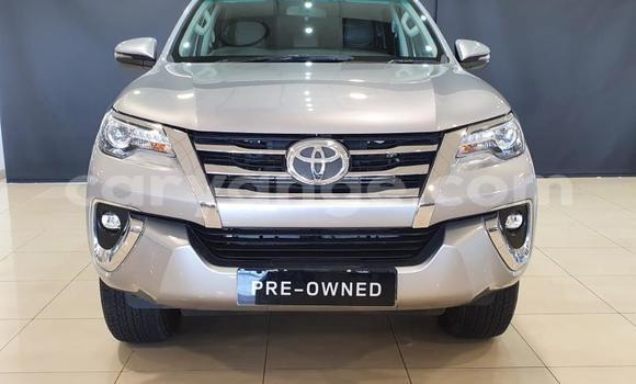 Acheter Occasion Voiture Toyota Fortuner Gris à Windhoek, Namibie Acheter Occasion Voiture Toyota Fortuner Gris à Windhoek, Namibie