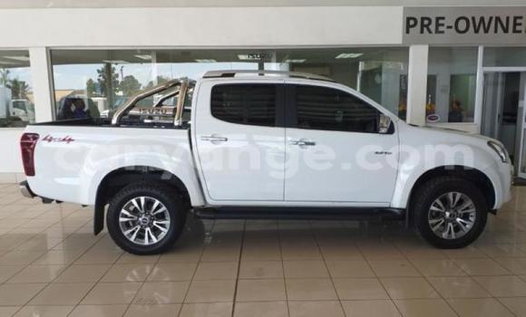 Buy Used Isuzu D–MAX White Car in Henties Bay in Erongo Buy Used Isuzu D–MAX White Car in Henties Bay in Erongo