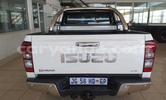 Buy Used Isuzu D–MAX White Car in Henties Bay in Erongo Buy Used Isuzu D–MAX White Car in Henties Bay in Erongo