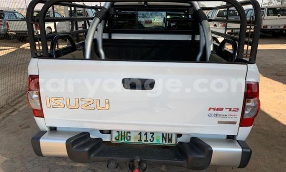 Acheter Occasion Voiture Isuzu KB Blanc à Windhoek, Namibie Acheter Occasion Voiture Isuzu KB Blanc à Windhoek, Namibie