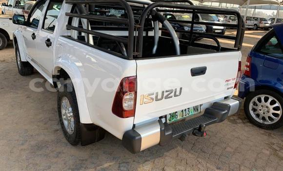 Acheter Occasion Voiture Isuzu KB Blanc à Windhoek, Namibie Acheter Occasion Voiture Isuzu KB Blanc à Windhoek, Namibie