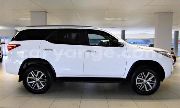 Acheter Occasion Voiture Toyota Hilux Blanc à Gobabis, Omaheke Acheter Occasion Voiture Toyota Hilux Blanc à Gobabis, Omaheke