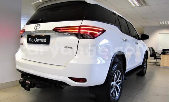 Acheter Occasion Voiture Toyota Hilux Blanc à Gobabis, Omaheke Acheter Occasion Voiture Toyota Hilux Blanc à Gobabis, Omaheke