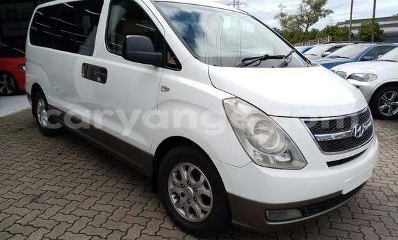 Buy Used Hyundai H1 White Car in Gobabis in Omaheke