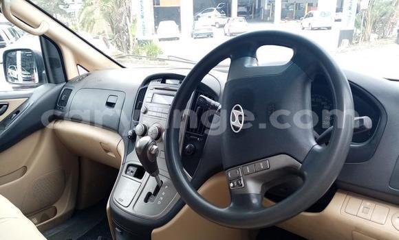 Acheter Occasion Voiture Hyundai H1 Blanc à Gobabis, Omaheke Acheter Occasion Voiture Hyundai H1 Blanc à Gobabis, Omaheke