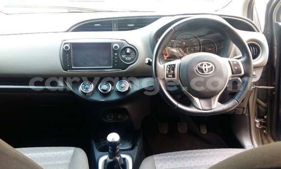 Acheter Occasion Voiture Toyota Yaris Beige à Windhoek, Namibie Acheter Occasion Voiture Toyota Yaris Beige à Windhoek, Namibie
