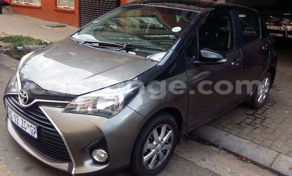 Acheter Occasion Voiture Toyota Yaris Beige à Windhoek, Namibie Acheter Occasion Voiture Toyota Yaris Beige à Windhoek, Namibie