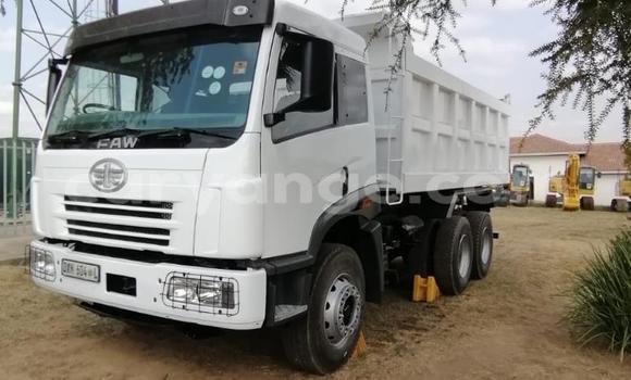 Buy Used Mitsubishi L400 White Truck in Windhoek in Namibia