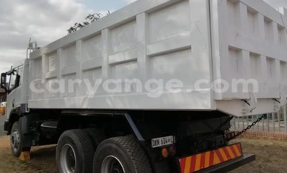 Acheter Occasion Utilitaire Mitsubishi L400 Blanc à Windhoek, Namibie Acheter Occasion Utilitaire Mitsubishi L400 Blanc à Windhoek, Namibie