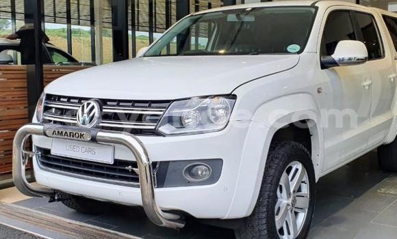 Buy Used Volkswagen Amarok White Car in Gobabis in Omaheke