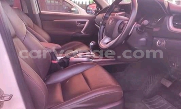 Acheter Occasion Voiture Toyota Fortuner Blanc à Windhoek, Namibie Acheter Occasion Voiture Toyota Fortuner Blanc à Windhoek, Namibie