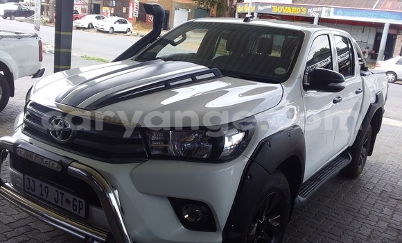 Acheter Occasion Voiture Toyota Hilux Blanc à Windhoek, Namibie