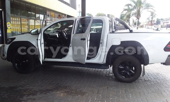 Acheter Occasion Voiture Toyota Hilux Blanc à Windhoek, Namibie Acheter Occasion Voiture Toyota Hilux Blanc à Windhoek, Namibie