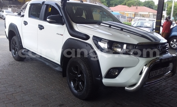 Acheter Occasion Voiture Toyota Hilux Blanc à Windhoek, Namibie Acheter Occasion Voiture Toyota Hilux Blanc à Windhoek, Namibie