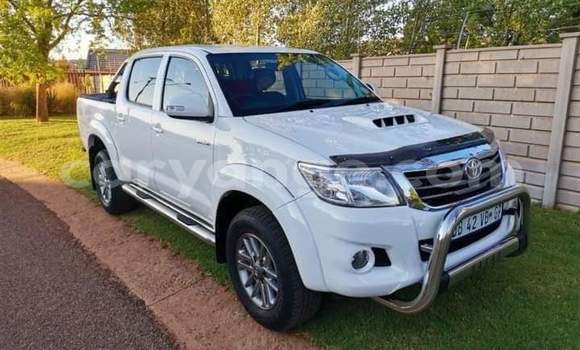 Buy Used Toyota Hilux White Car in Otjiwarongo in Namibia