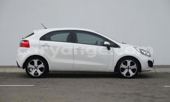 Acheter Occasion Voiture Kia Rio Blanc à Gobabis, Omaheke Acheter Occasion Voiture Kia Rio Blanc à Gobabis, Omaheke