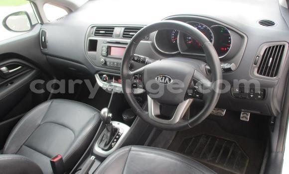 Acheter Occasion Voiture Kia Rio Blanc à Gobabis, Omaheke Acheter Occasion Voiture Kia Rio Blanc à Gobabis, Omaheke