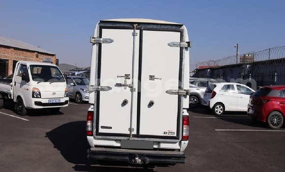 Buy Used Nissan NP 300 White Car in Rundu in Namibia Buy Used Nissan NP 300 White Car in Rundu in Namibia